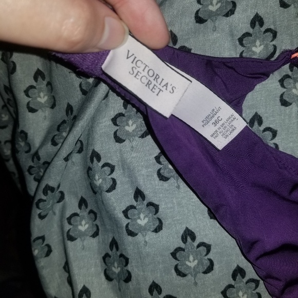 Victoria's Secret Push-Up Bra - Picture 3 of 4